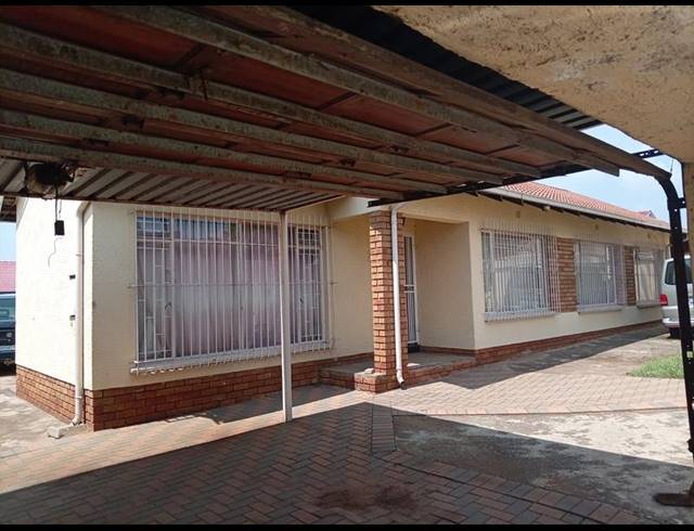 3 BEDROOM HOUSE FOR SALE IN LEONDALE